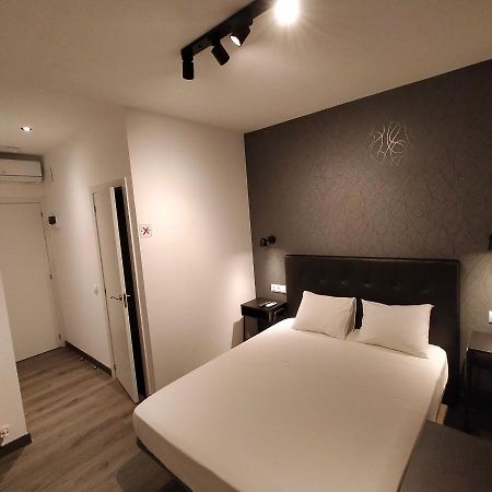 Room Pride Madrid Bagian luar foto
