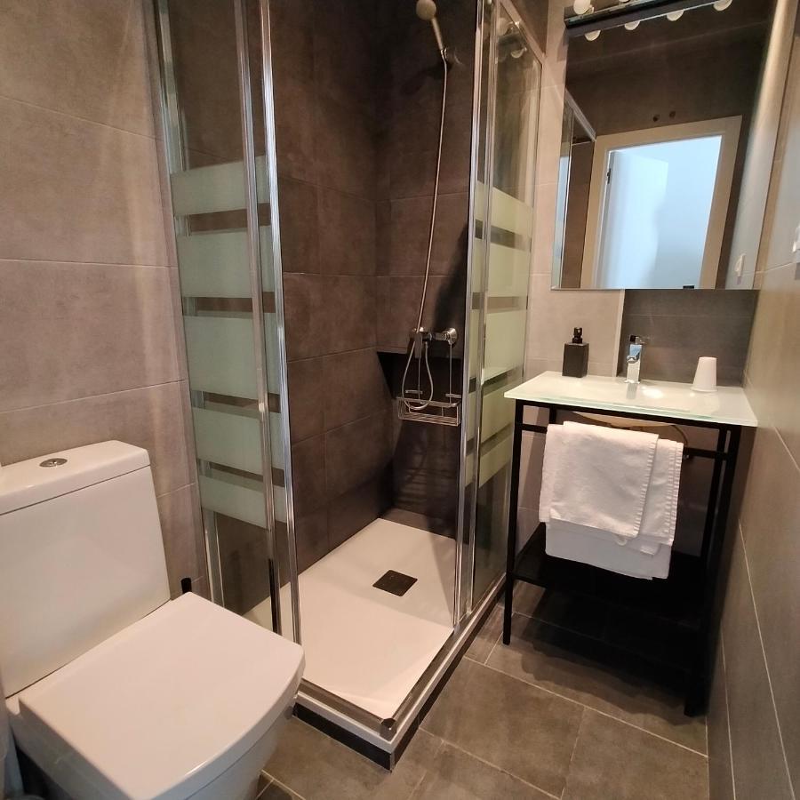 Room Pride Madrid Bagian luar foto