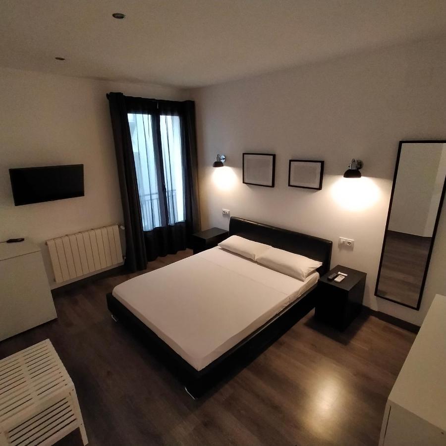 Room Pride Madrid Bagian luar foto