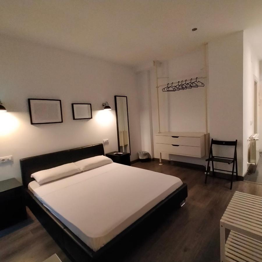 Room Pride Madrid Bagian luar foto