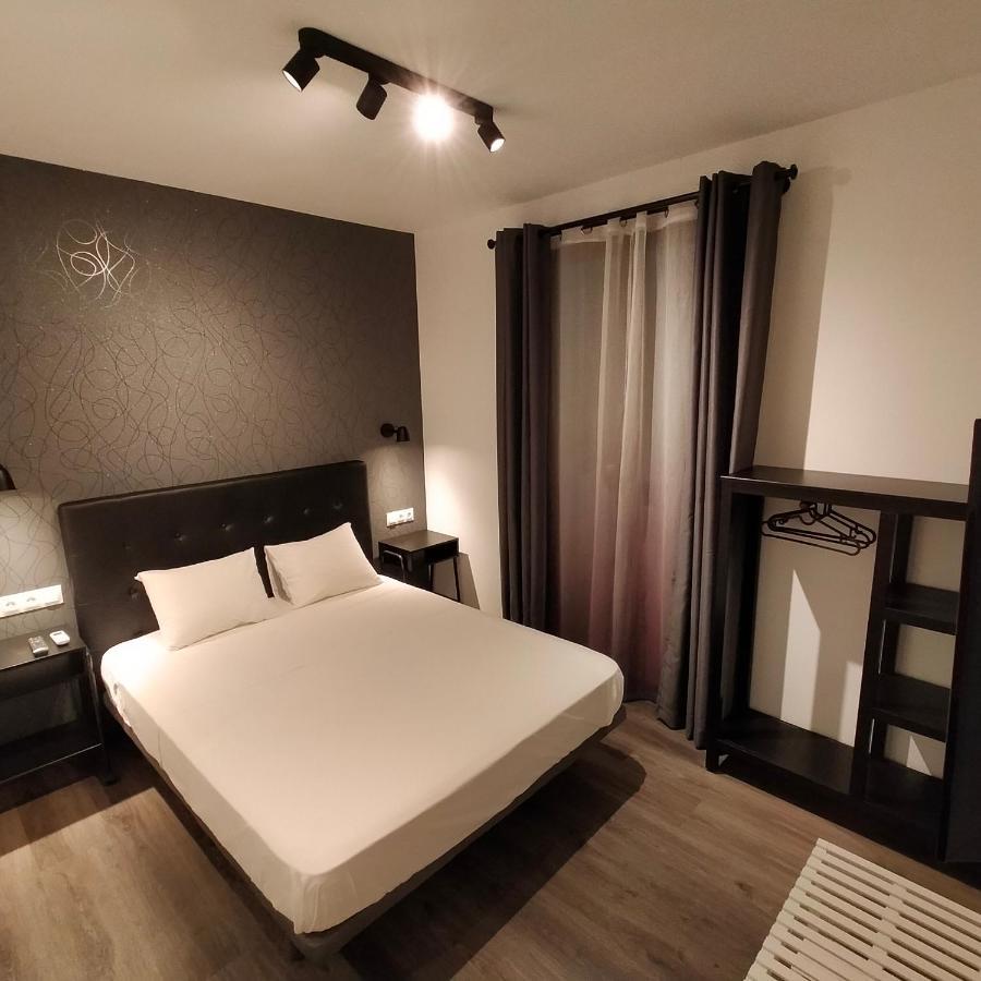 Room Pride Madrid Bagian luar foto