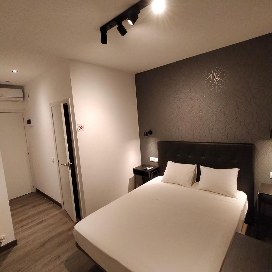 Room Pride Madrid Bagian luar foto